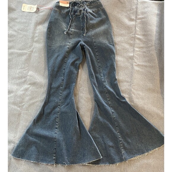NWT Arula Vintage Wash 33 Inch High Rise Flare Jeans Size 10 - Picture 3 of 14